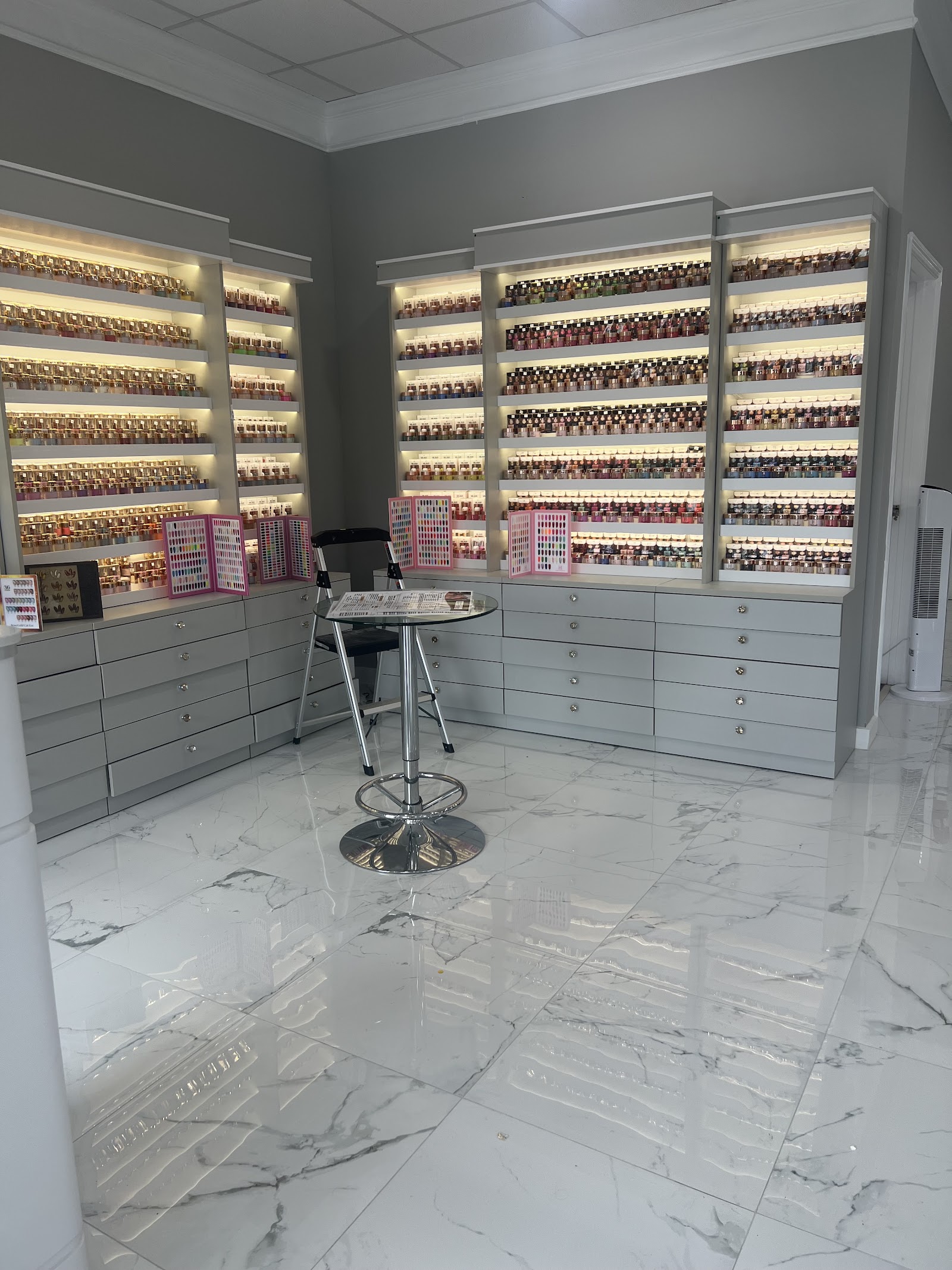 ME LUXE' NAIL LOUNGE & SPA nail photo 7