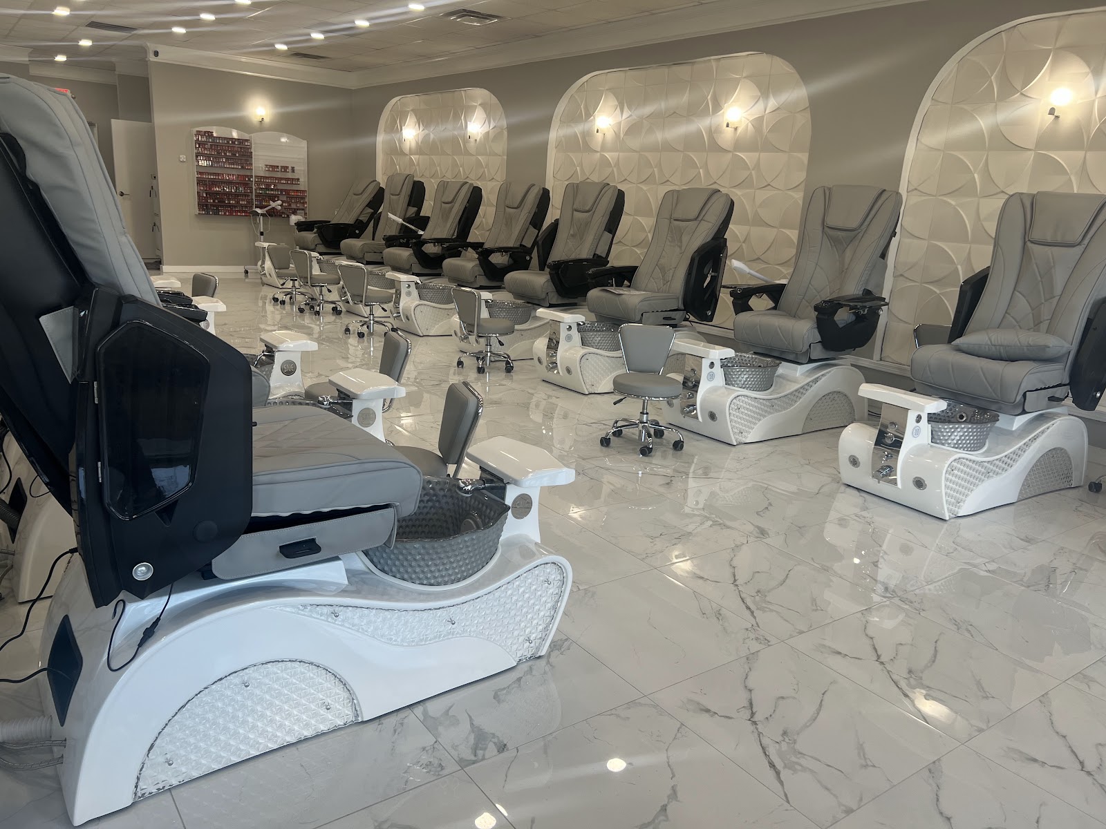 ME LUXE' NAIL LOUNGE & SPA nail photo 8